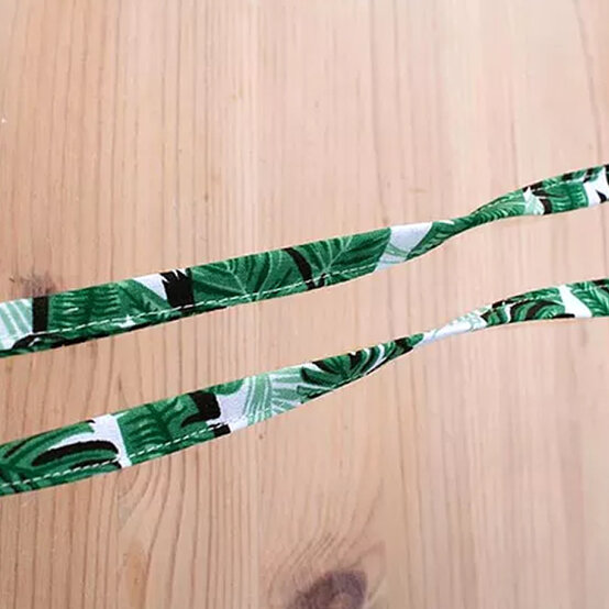 makeup-brushroll-step5.jpg?sw=554&q=85