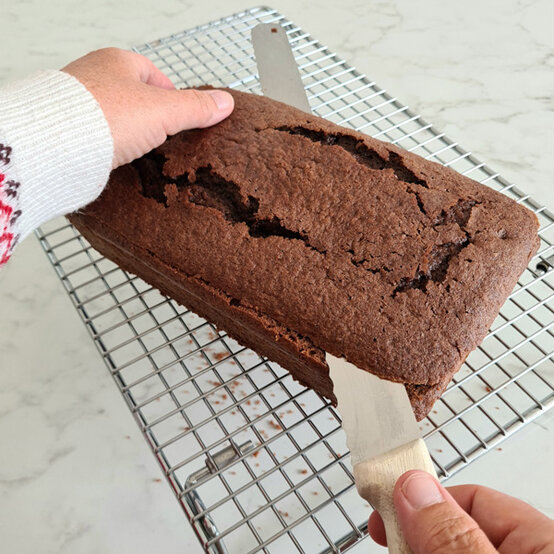 idea%5Fchristmas%2Dcabin%2Dlog%2Dcake%5Fstep%2D25.jpg?sw=554&q=85