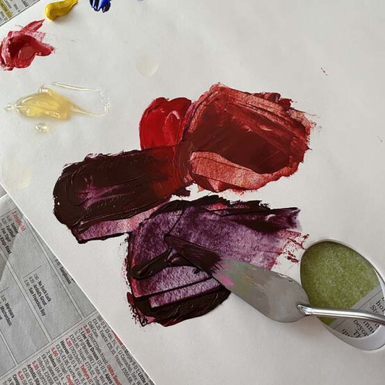ideas%5Fhow%2Dto%2Dpaint%2Da%2Dstill%2Dlife%2Dwith%2Doil%2Dpaint%5Fstep%2D2a.jpg?sw=554&q=85