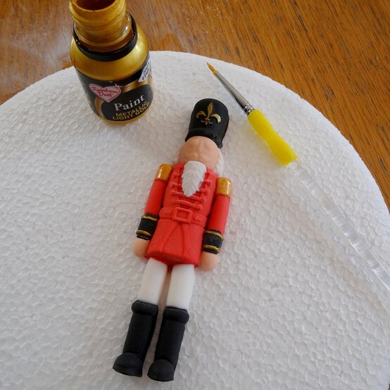 nutcracker-cake_step6.jpg?sw=554&q=85