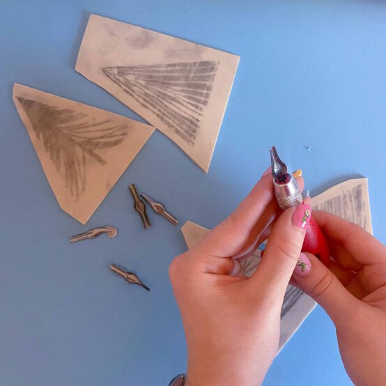 Idea_how-to-make-lino-print-gift-wrap_step4a.jpg?sw=554&q=85