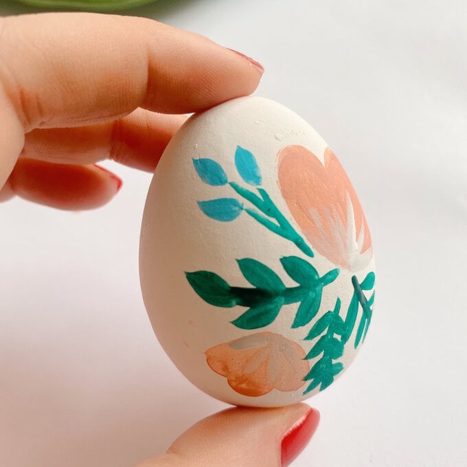 how-to-make-floral-painted-eggs-5.jpg?sw=680&q=85