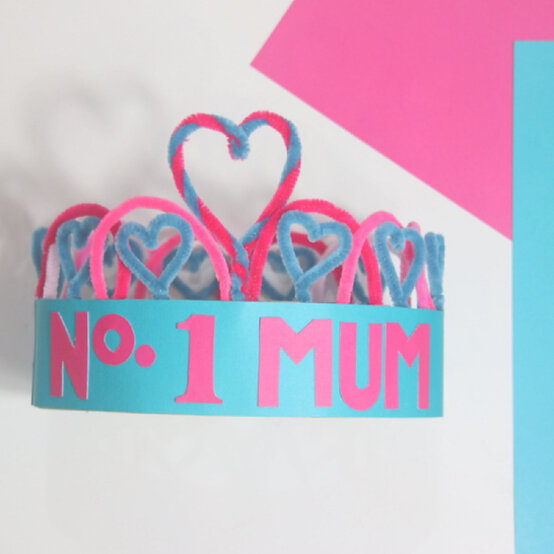 no1_mum_crown_text_step_5.jpg?sw=554&q=85