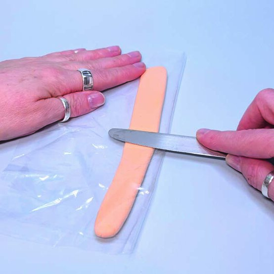 ideas%5Fclay%2Dcharacter%2Dprojects%2Dfor%2Dkids%5Fcactus%5Fstep%2D2a.jpg?sw=554&q=85