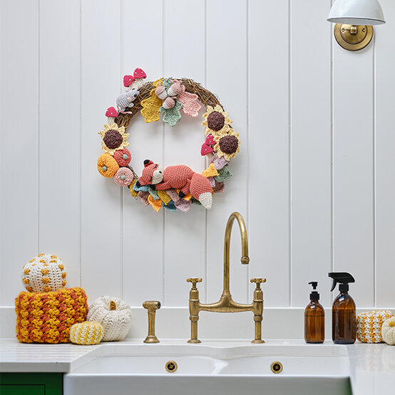 crochet-final-wreath-lifestyle.jpg?sw=554&q=85