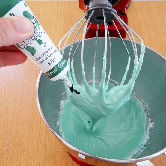 christmas-tree-meringues_step2.jpg?sw=554&q=85