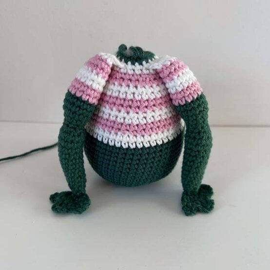 ideas%5Fhow%2Dto%2Dcrochet%2Dan%2Damigurumi%2Dfrog%5Fmaking%2Dup%2D1.jpg?sw=554&q=85
