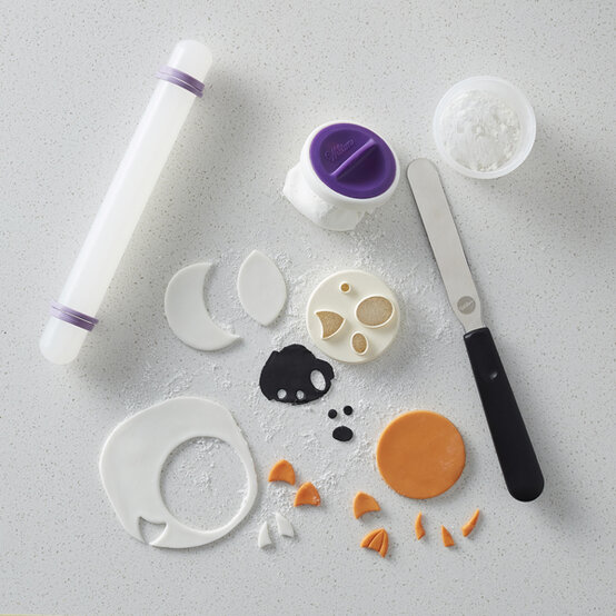 600x600_GSI_Cake_Decorating_step4.jpg?sw=554&q=85