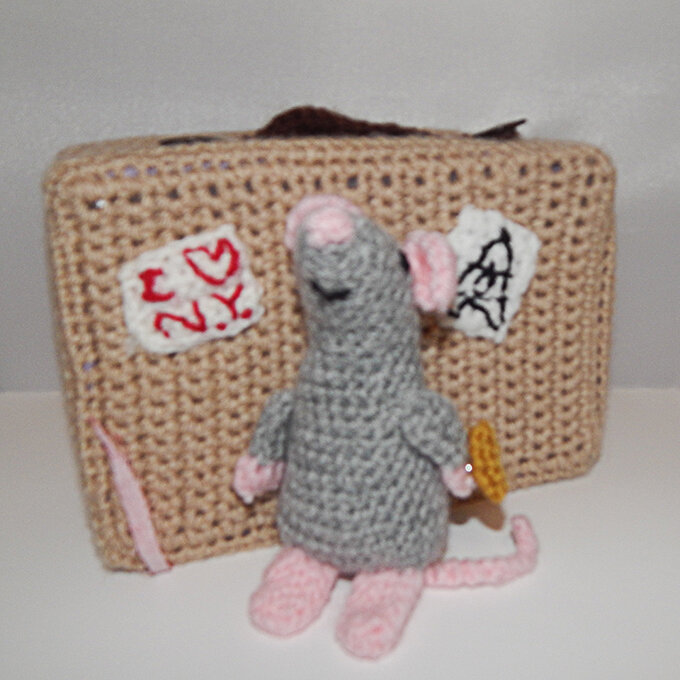 artisan-gillian-neath-crocheted-mouse.jpg?sw=680&q=85