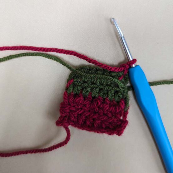 ideas%5Fstash%2Dbusting%2Dchristmas%2Dtable%2Ddecor%5Fdrinks%2Dbottle%2Daccessories%5Fstep%2D2b.jpg?sw=554&q=85