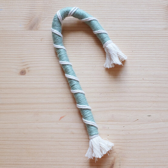 candy_cane_12.jpg?sw=554&q=85