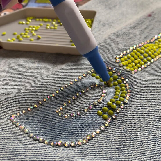 ways-to-customise-clothing-for-Pride_diamond-dotz-step-3.jpg?sw=554&q=85