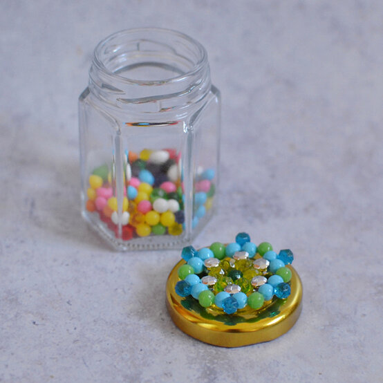 aquabeads_storage-jar_hero.jpg?sw=554&q=85