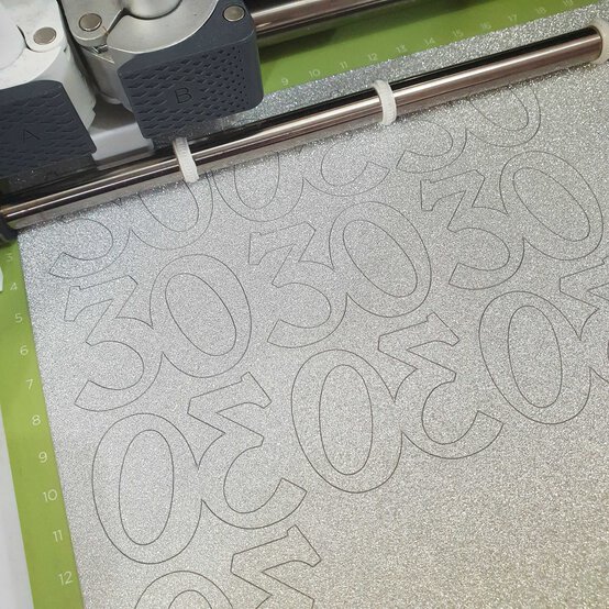 cupcake_topper_step_23_a.jpg?sw=554&q=85