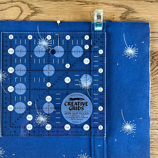 how-to-sew-a-fat-quarter-tote-bag-3a.jpg?sw=554&q=85