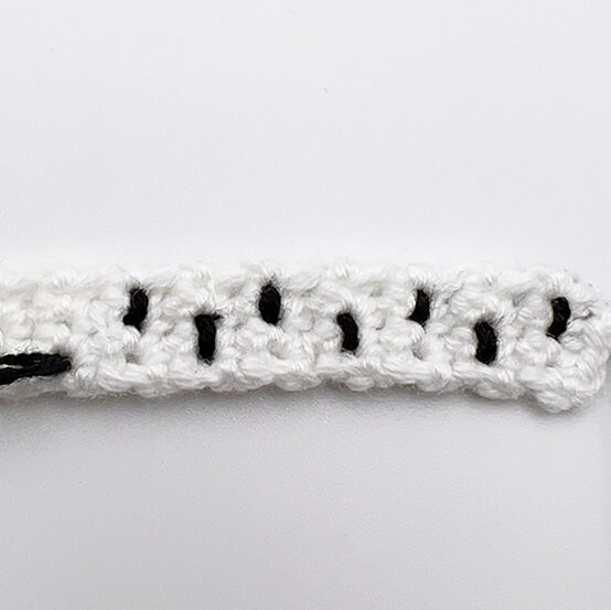 How-to-Crochet-an-Amigurumi-King-Charles_crown2.jpg?sw=554&q=85