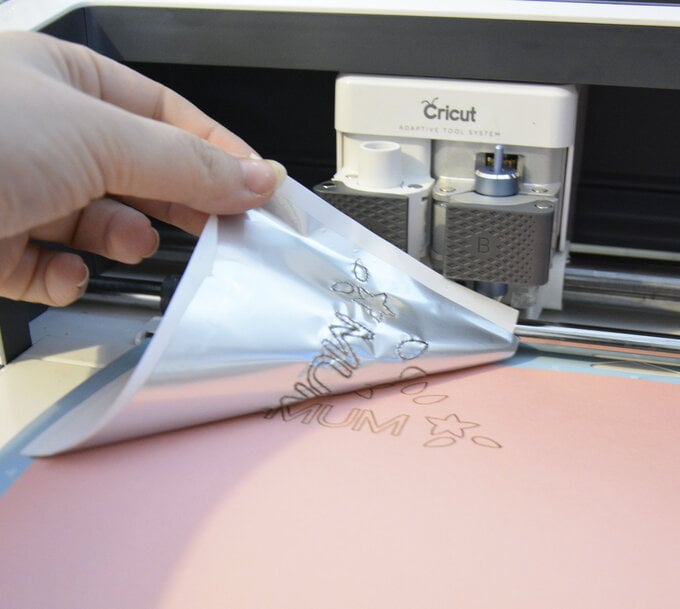 cricut_how_to_make_foiled_envelope_liners_step14.jpg?sw=680&q=85