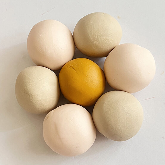 how-to-upcycle-hair-clips-with-fimo-2.jpg?sw=554&q=85