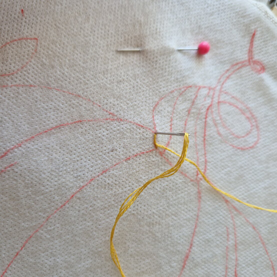 idea%5Fautumn%2Dembroidery%2Dprojects%2Dto%2Dtry%2Dcushion%5Fstep%2D30.jpg?sw=554&q=85