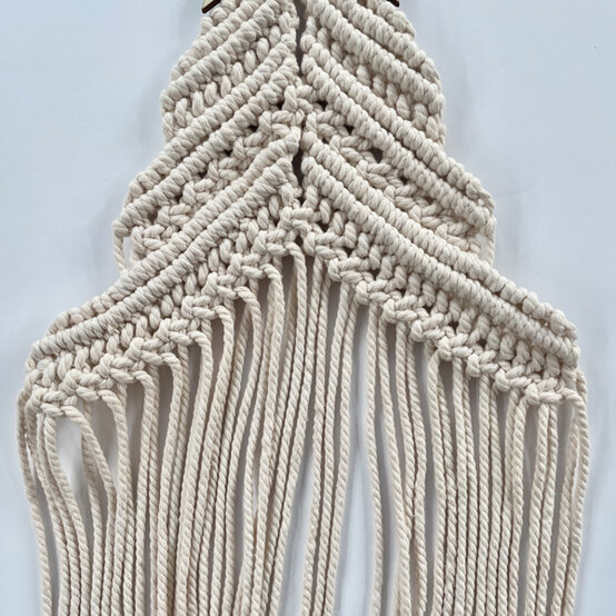 idea%5Fmacrame%2Dchristmas%2Dtrees%5Fstep16.jpg?sw=554&q=85