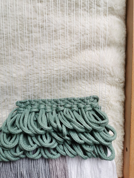 christmassceneweaving_step-13_1.jpg?sw=554&q=85