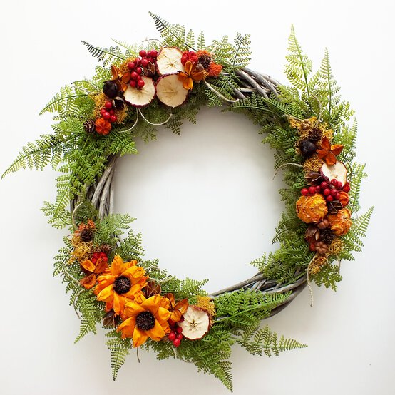 autumnal-wreath-step-4.jpg?sw=554&q=85