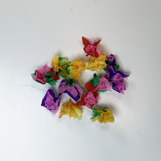 wreath_card_flowers_step_8.jpg?sw=554&q=85