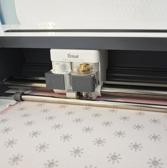 cricut_how_to_make_a_nursery_wall_hanging_step9.jpg?sw=554&q=85
