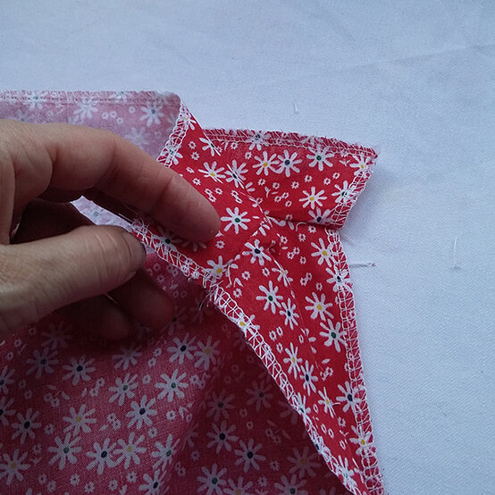 simple-dress-step12.jpg?sw=554&q=85