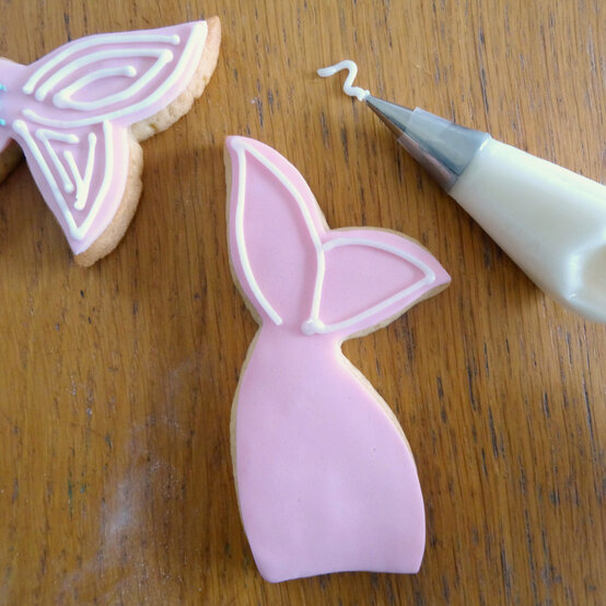 mermaid-biscuits_step3_edit.jpg?sw=554&q=85