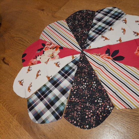 how_to_make_a_flower_floor_cushion_4a.jpg?sw=554&q=85