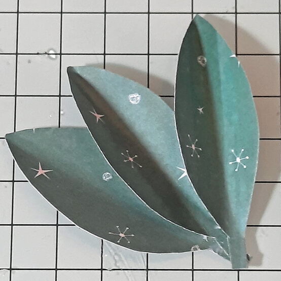 three-ways-to-make-handmade-christmas-gift-wrap_gift-box_sheet10_2.jpg?sw=554&q=85