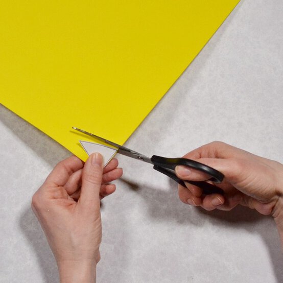 how_to_make_dinosaur_feet_craft_activities_step3.jpg?sw=554&q=85