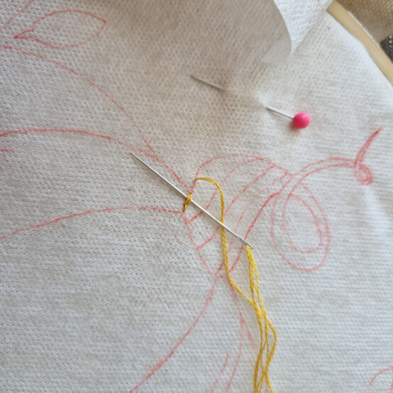 idea%5Fautumn%2Dembroidery%2Dprojects%2Dto%2Dtry%2Dcushion%5Fstep%2D29.jpg?sw=554&q=85