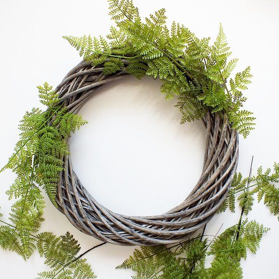 autumnal-wreath-step-1.jpg?sw=554&q=85