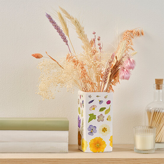 ideas%5Fpressed%2Dflower%2Dgift%2Dideas%2Dfor%2Dmothers%2Dday%5Ffinished%2Dvase.jpg?sw=554&q=85