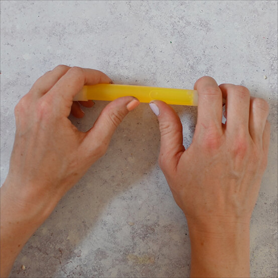 milk-bottle-lanterns-step-2_2.jpg?sw=554&q=85