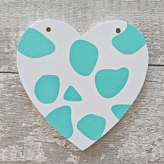 cricut_how_to_decorate_a_wooden_heart_12.jpg?sw=554&q=85