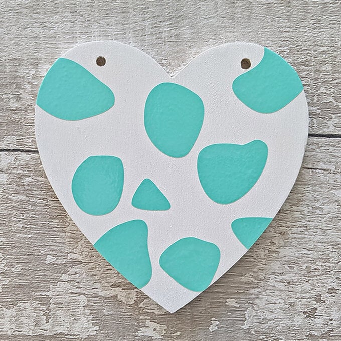 cricut_how_to_decorate_a_wooden_heart_12.jpg?sw=680&q=85