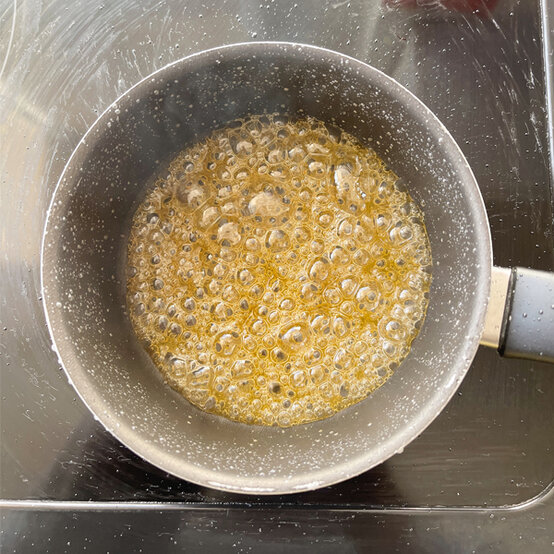 idea_christmas-botanical-yule-log_step12.jpg?sw=554&q=85