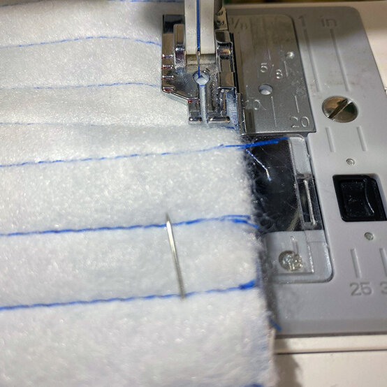 how-to-sew-a-quilted-makeup-bag_step13c.jpg?sw=554&q=85