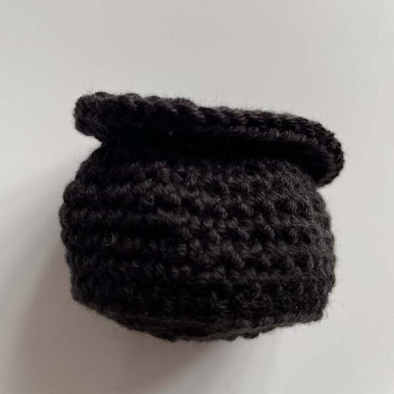 ideas%5Fhow%2Dto%2Dcrochet%2Da%2Dhalloween%2Dwreath%5Fcauldron%5F4.jpg?sw=554&q=85