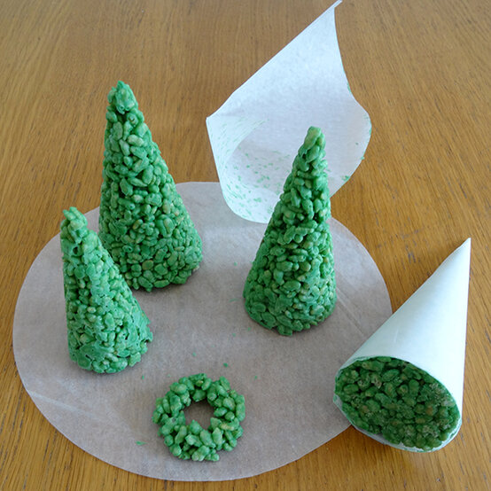 xmas-baking-lucy-caravan-cake18.jpg?sw=554&q=85