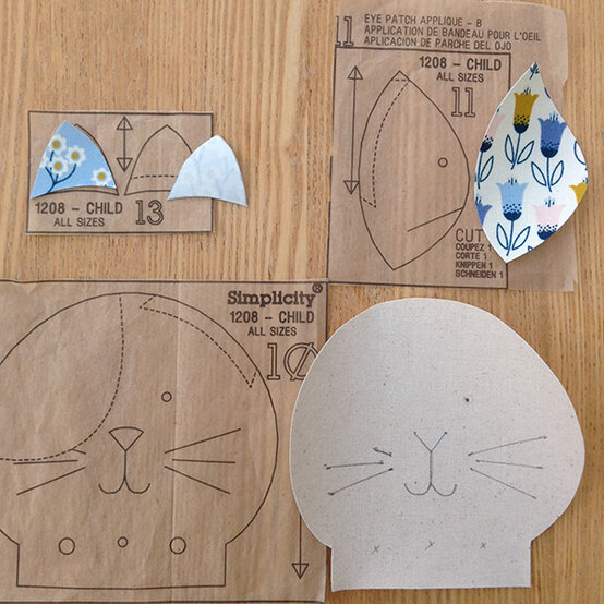 simplicity-pattern-cat-dress-bag-step2.jpg?sw=554&q=85