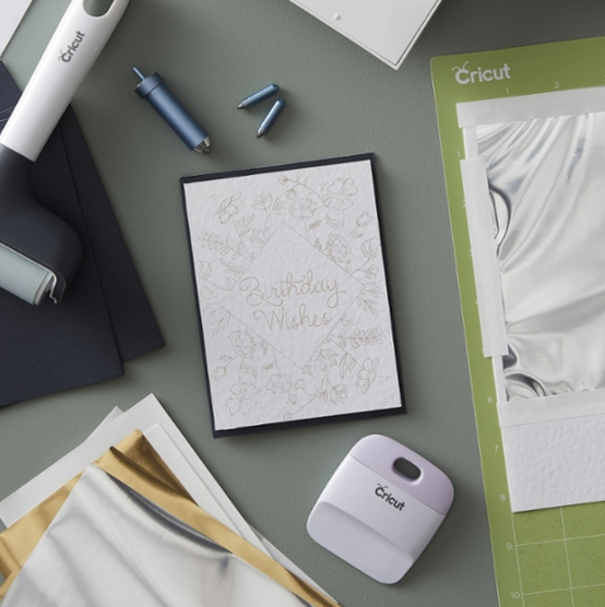 cricut-how-to-make-a-foiled-cardsquare.png?sw=554&q=85