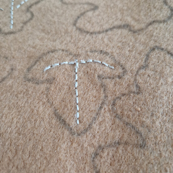 idea_how-to-create-embroidered-autumn-garland_step10.jpg?sw=554&q=85