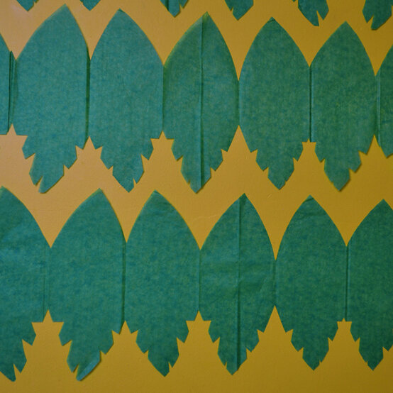 jungle-themed-party-leaf-garlands-step7.jpg?sw=554&q=85