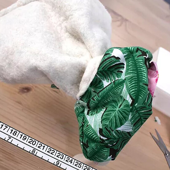 makeup-brushroll-step12.jpg?sw=554&q=85