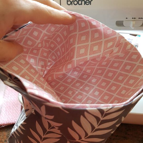 fabric_drawstring_bags_lining_step_10.jpg?sw=554&q=85