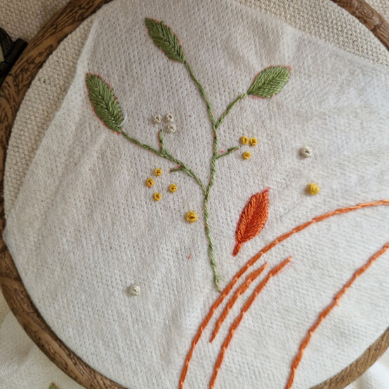 idea%5Fautumn%2Dembroidery%2Dprojects%2Dto%2Dtry%2Dcushion%5Fstep%2D09.jpg?sw=554&q=85